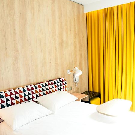 Hotel Ibis Styles Caen Centre Historique Exterior foto