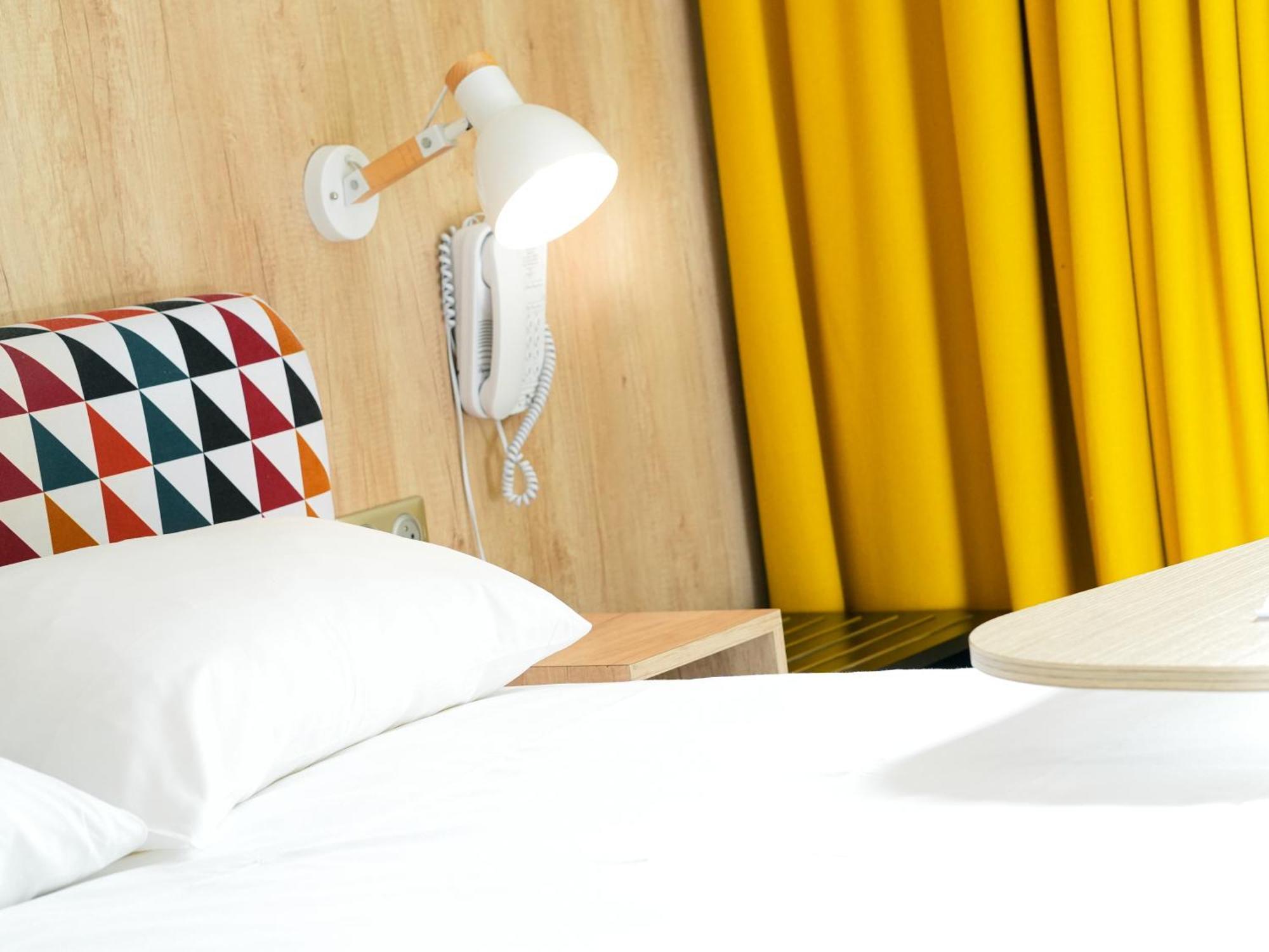 Hotel Ibis Styles Caen Centre Historique Exterior foto